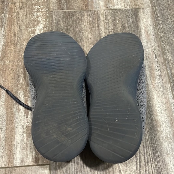 Allbirds Gray Wool Sneakers 8 - Picture 6 of 7